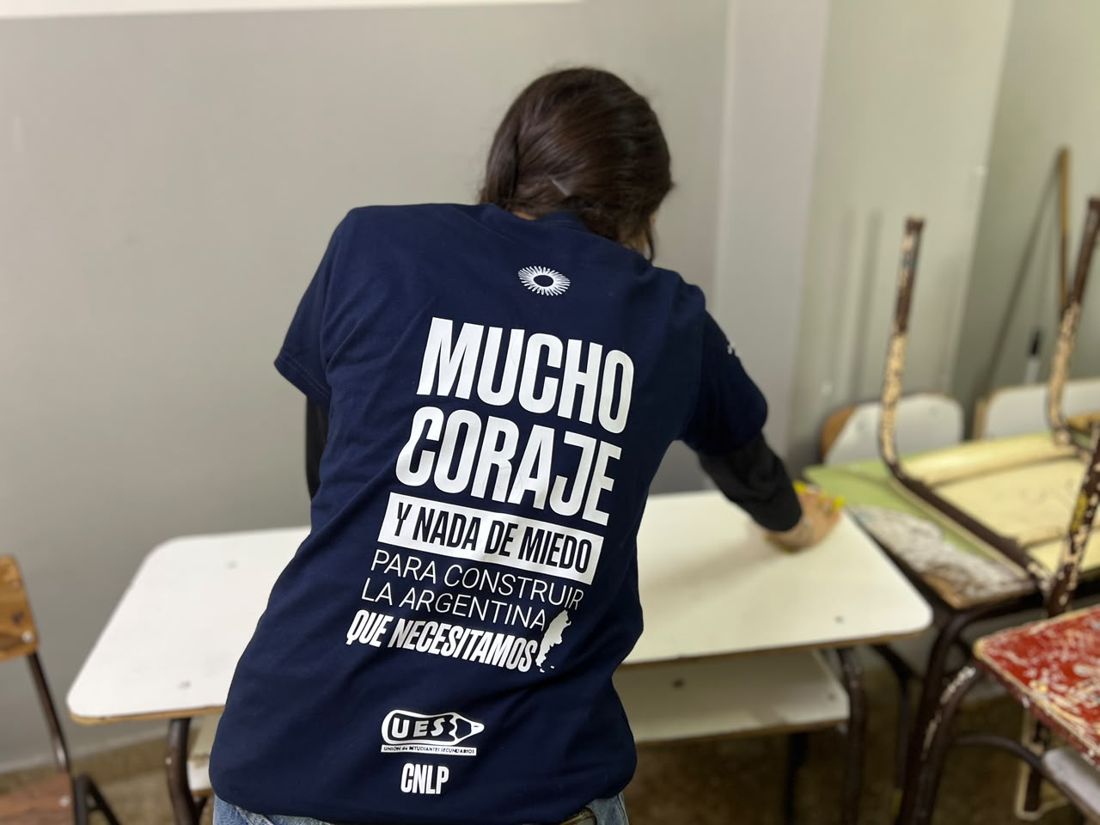 Espalda de la remera: Mucho coraje y nada de miedo para construir la Argentina que necesitamos
